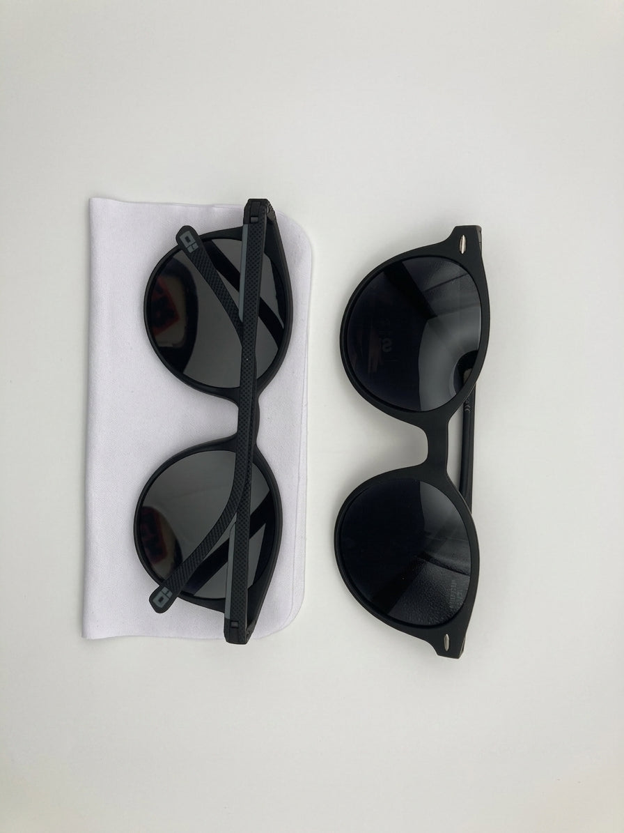 Lentes de sol MILENIUS  Gris contornos ovalados + Estuche